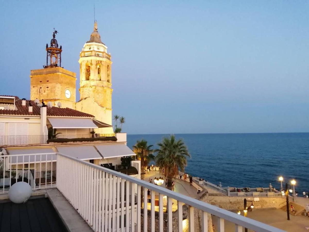 Atico Con Fantasticas Vistas Al Mar Y La Iglesia Apartment Sitges Luaran gambar