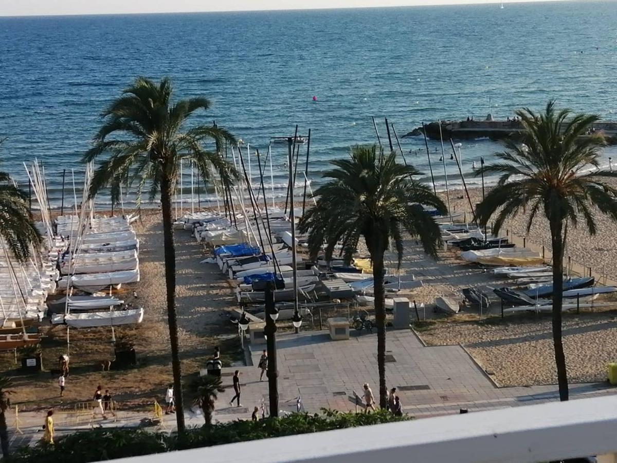 Atico Con Fantasticas Vistas Al Mar Y La Iglesia Apartment Sitges Luaran gambar