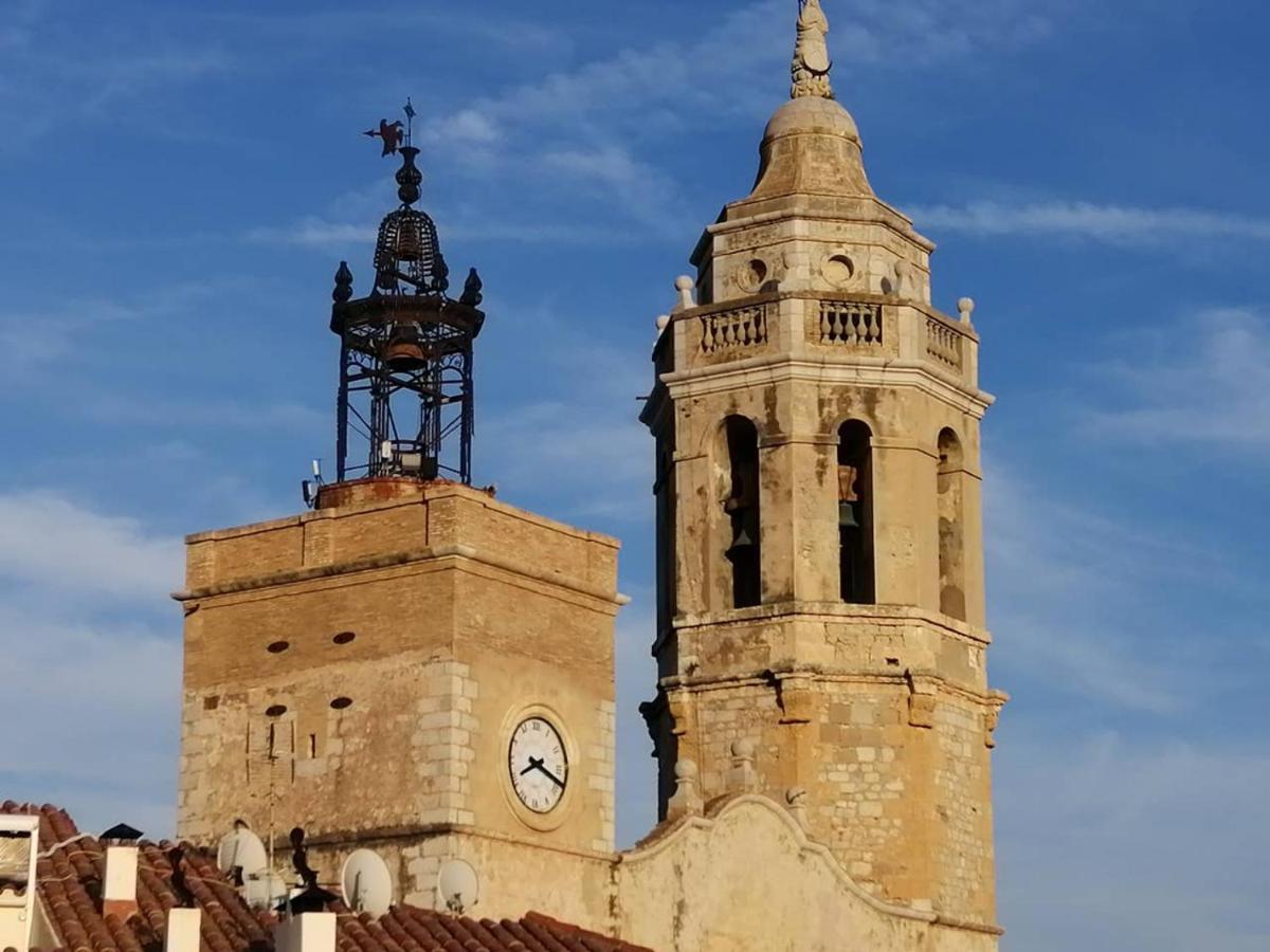 Atico Con Fantasticas Vistas Al Mar Y La Iglesia Apartment Sitges Luaran gambar