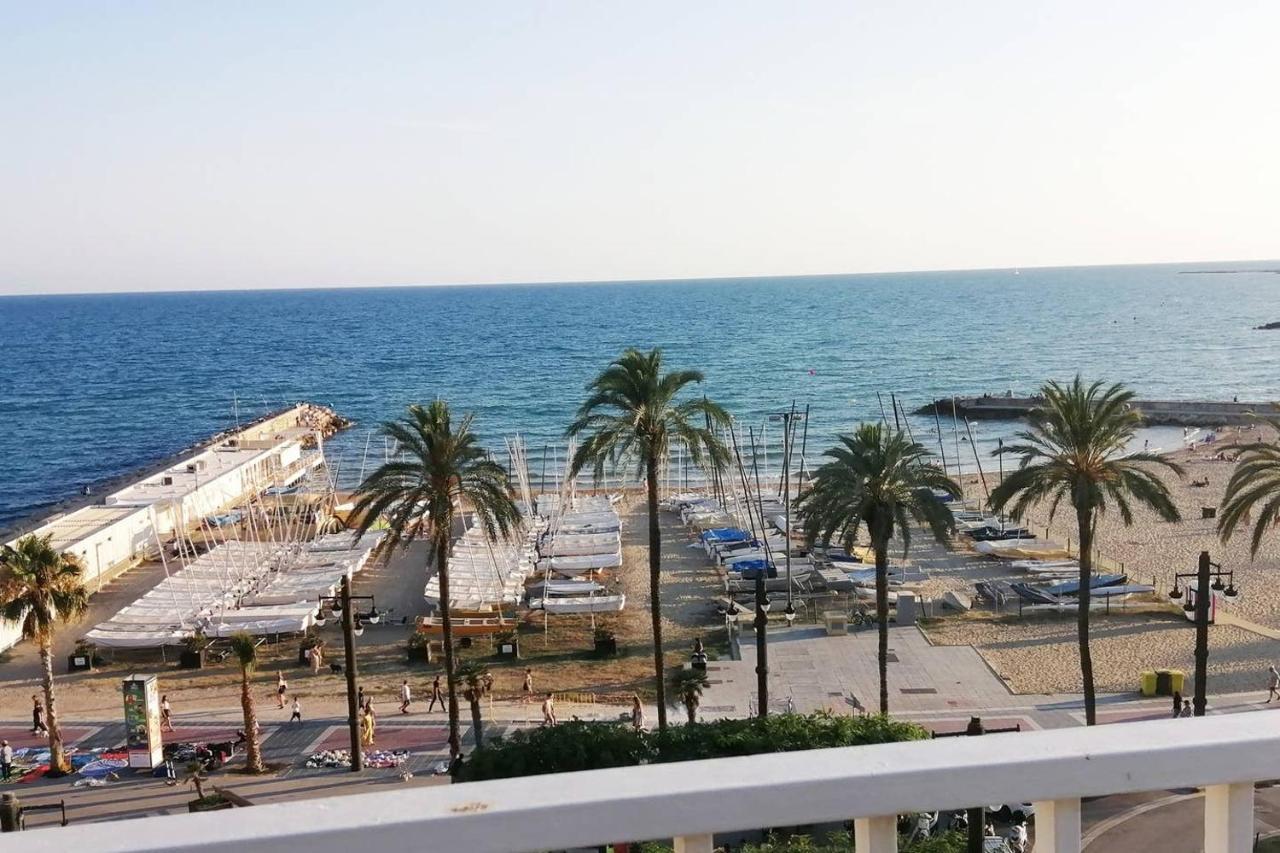 Atico Con Fantasticas Vistas Al Mar Y La Iglesia Apartment Sitges Luaran gambar
