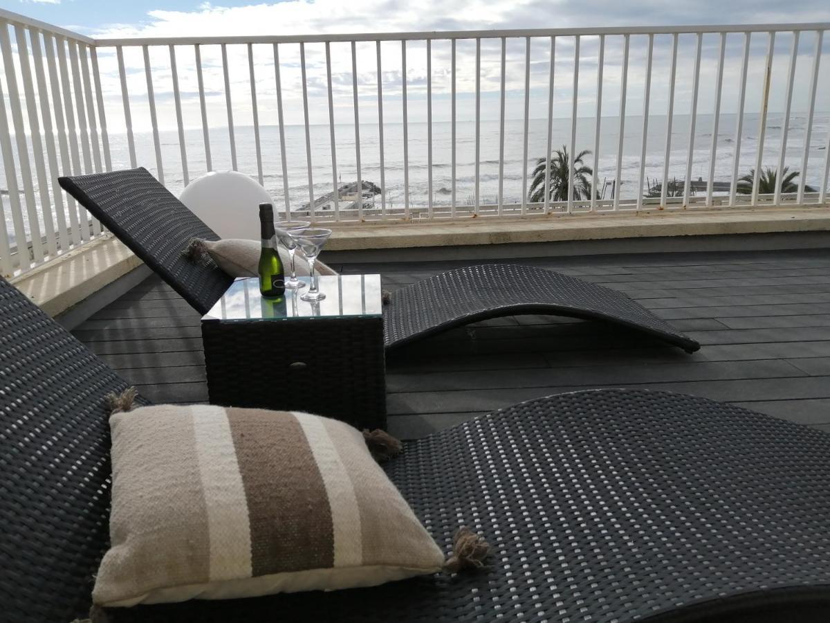 Atico Con Fantasticas Vistas Al Mar Y La Iglesia Apartment Sitges Luaran gambar