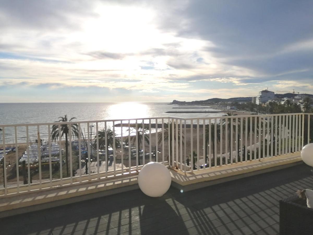 Atico Con Fantasticas Vistas Al Mar Y La Iglesia Apartment Sitges Luaran gambar