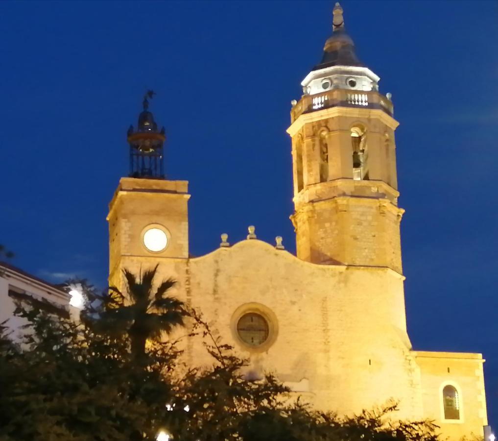 Atico Con Fantasticas Vistas Al Mar Y La Iglesia Apartment Sitges Luaran gambar