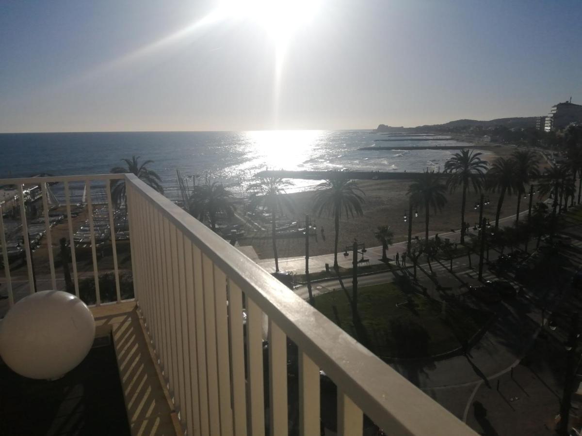Atico Con Fantasticas Vistas Al Mar Y La Iglesia Apartment Sitges Luaran gambar