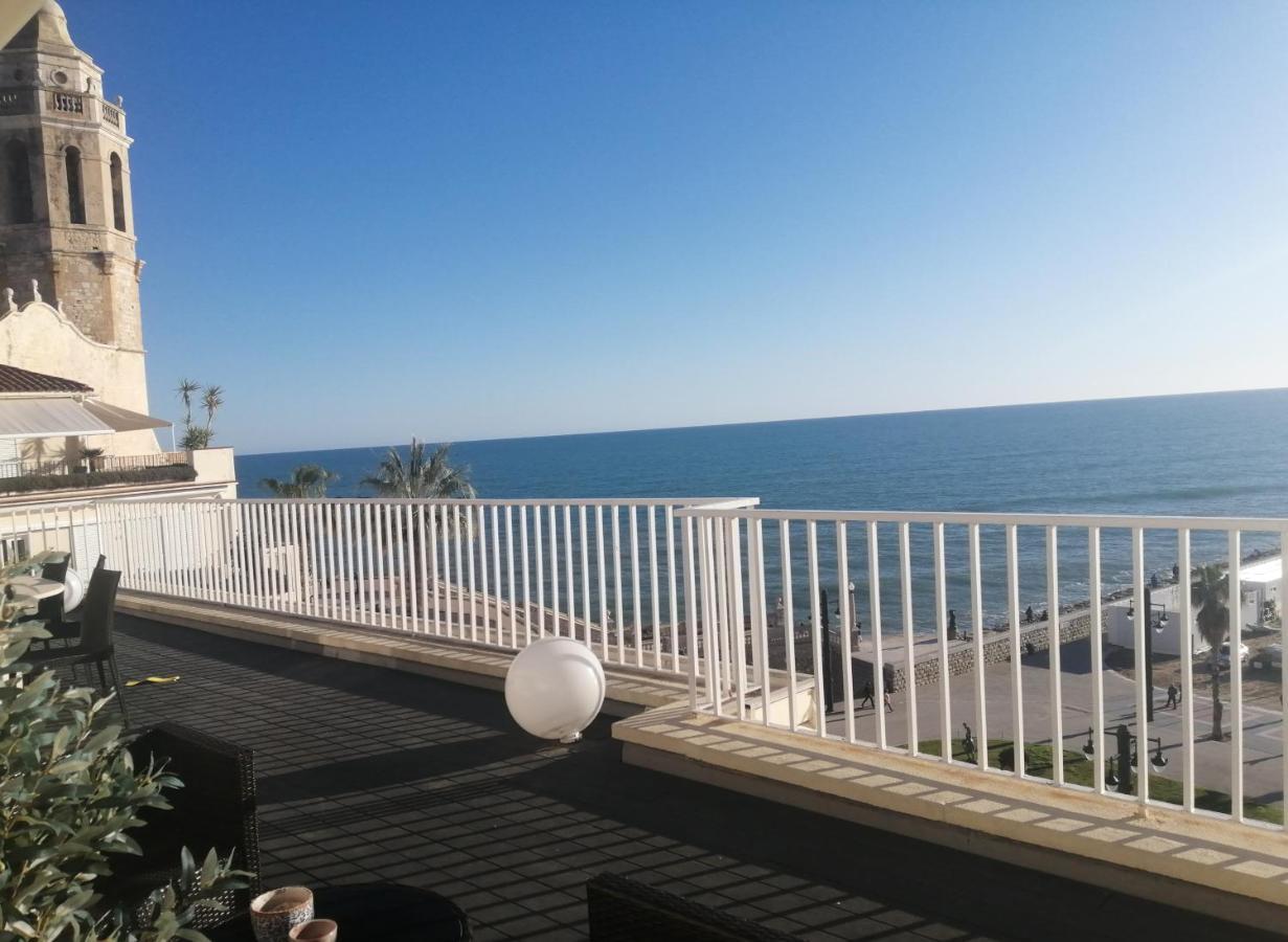 Atico Con Fantasticas Vistas Al Mar Y La Iglesia Apartment Sitges Luaran gambar