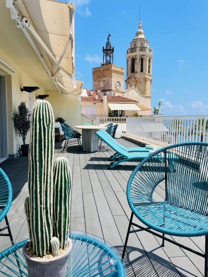 Atico Con Fantasticas Vistas Al Mar Y La Iglesia Apartment Sitges Bilik gambar