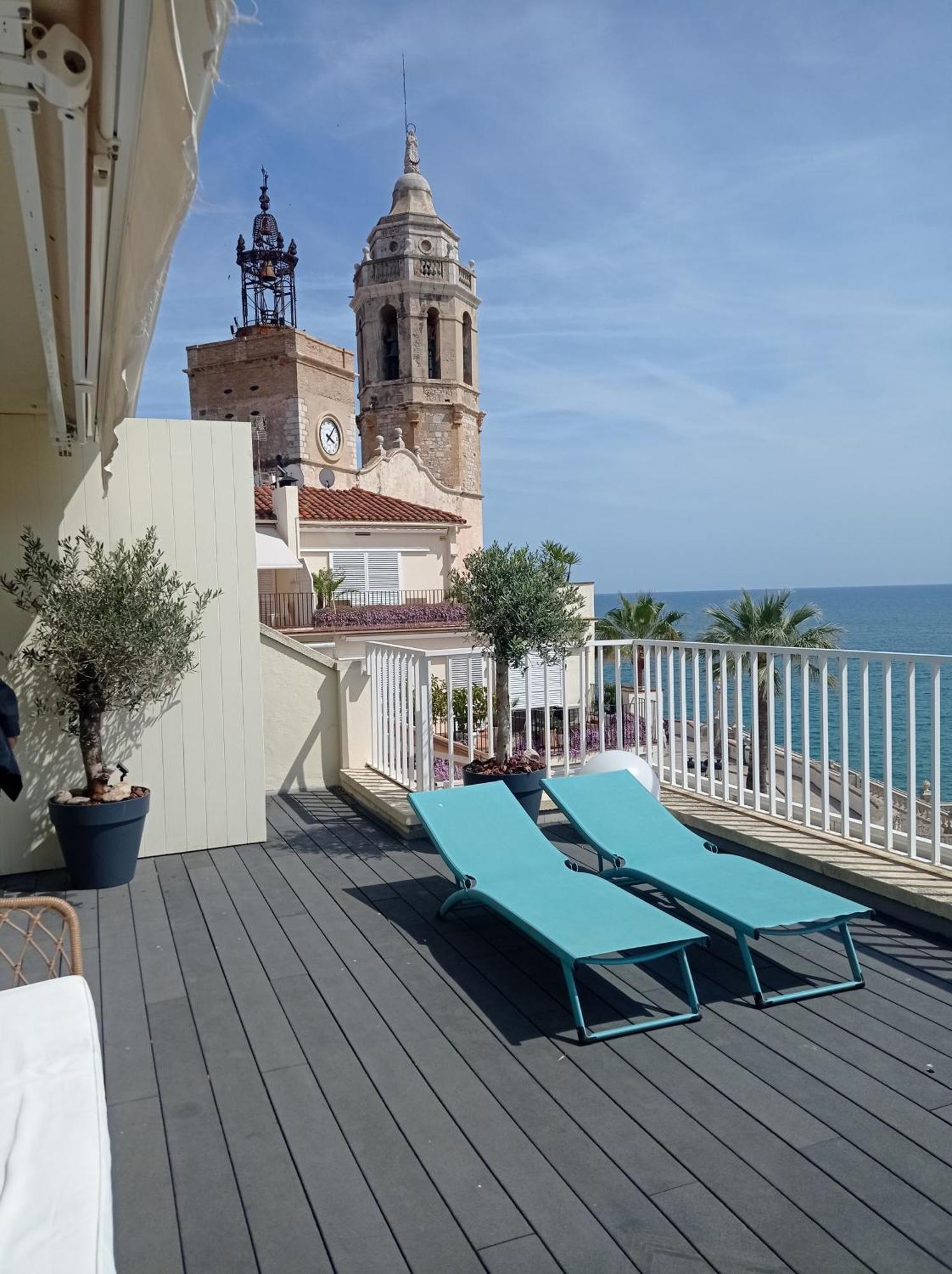Atico Con Fantasticas Vistas Al Mar Y La Iglesia Apartment Sitges Luaran gambar