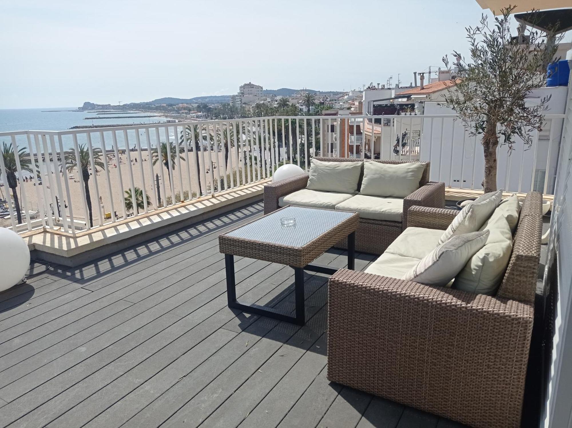 Atico Con Fantasticas Vistas Al Mar Y La Iglesia Apartment Sitges Luaran gambar